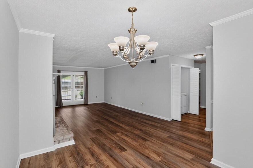 Building Photo - 104 Montclair Dr
