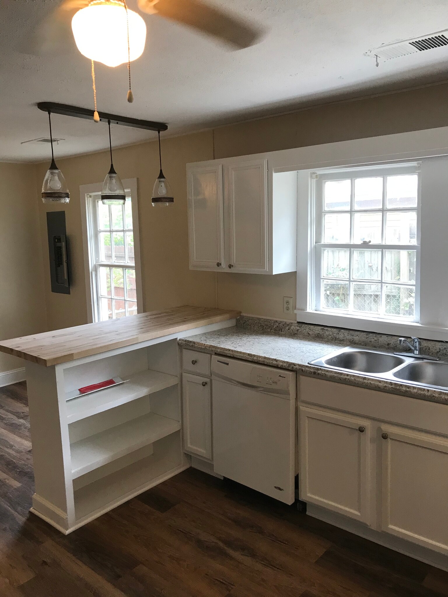 Kitchen - 214 Mara St