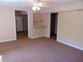 Building Photo - 322 Main St