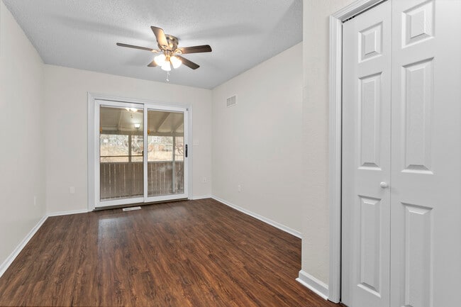 Building Photo - 529 NW Valleybrook Rd