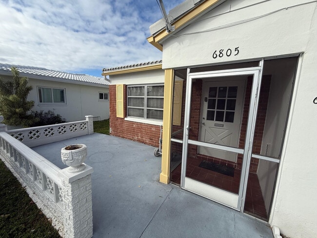 Building Photo - 6805 NW 75th Dr