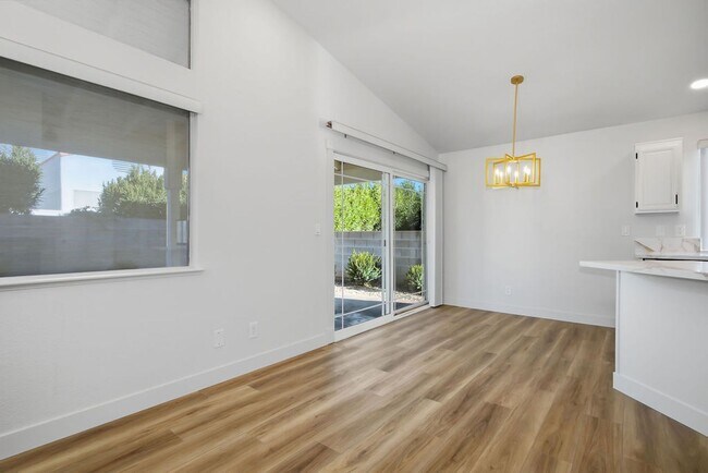 Building Photo - STUNNING DESERT SHORES MINUTES FROM THE LAKES!!!