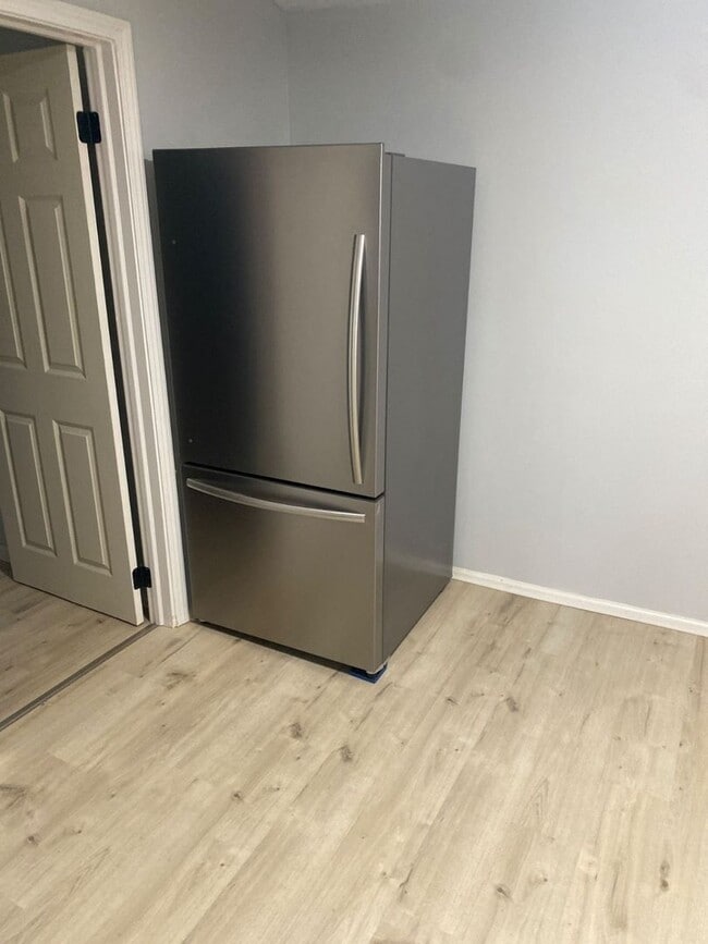 Building Photo - 4093 E 66th St