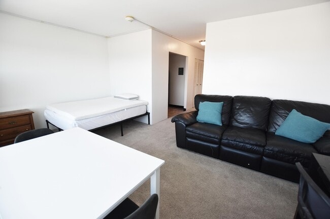 Building Photo - 555 E William St