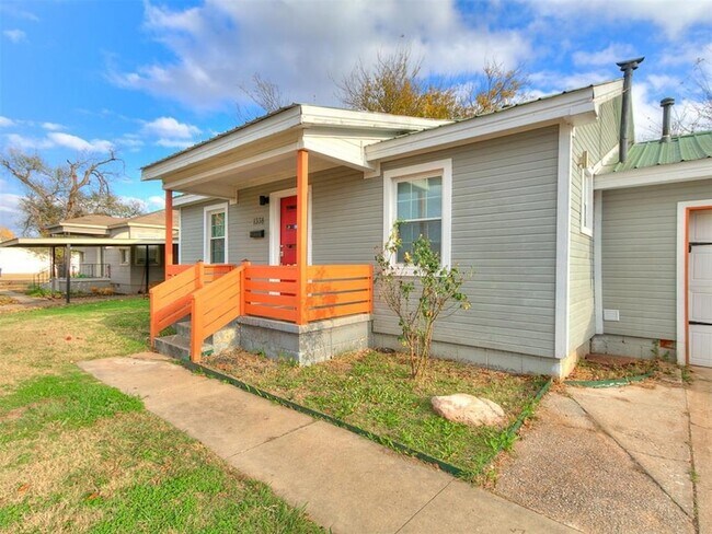 Building Photo - 1338 South Dr