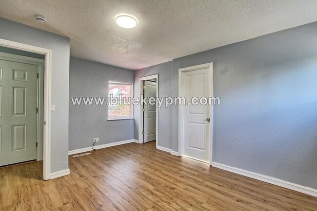 Building Photo - 3 Bed, 2 Bath Home Near Mill City Park in Portland