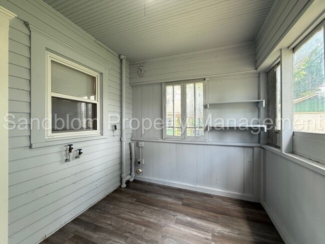 Building Photo - For Lease | University of Tulsa | 2 bed, 1...
