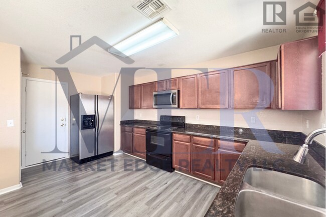 Building Photo - 4Bed/2.5Bath Home at 83rd Ave/Olive Ave! R...