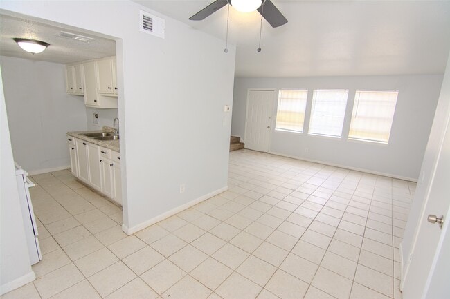 Building Photo - 9706 Farragut St