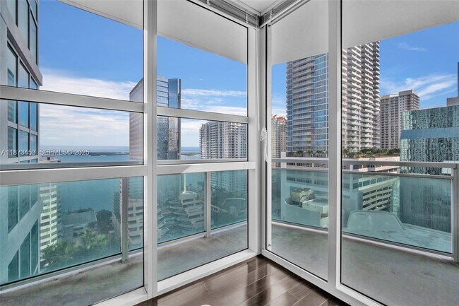 Building Photo - 951 Brickell Ave