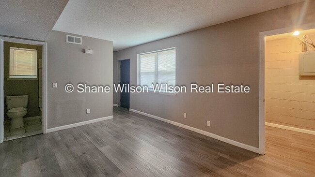 Building Photo - 7609 Holiday Hills Dr