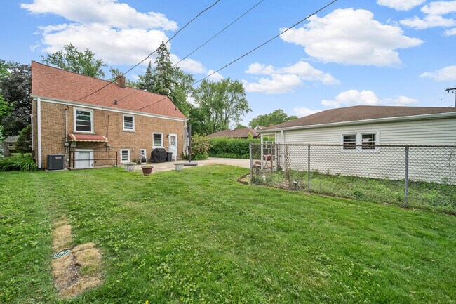 Building Photo - 5320 Suffield Ct