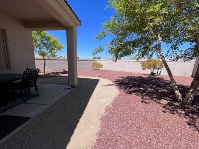Building Photo - 2BR Vacation Home in Gated Community Bullhead Parkway with Utilities Avail 10/1