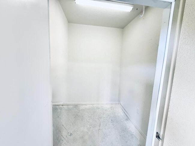 Building Photo - 2983 Ashland Ln S