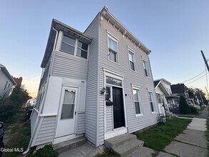 Building Photo - 577 6th Ave