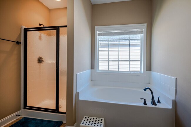 Building Photo - 5773 Highland Grove Dr