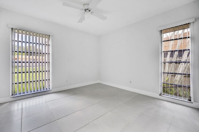 Building Photo - Beautiful Renovated 3/1