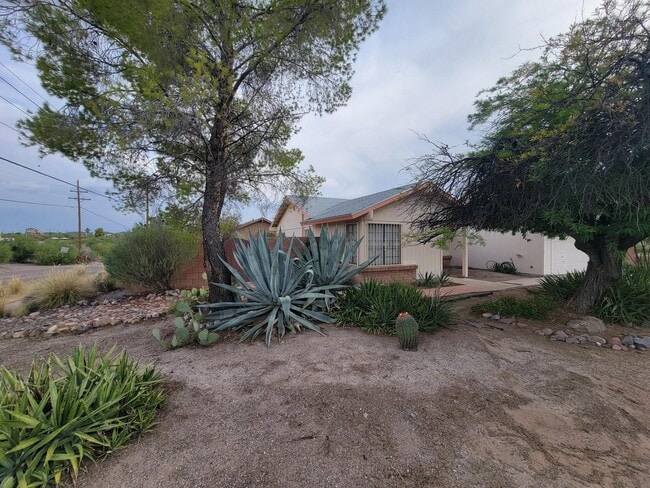 Building Photo - 2230 S Greasewood Rd