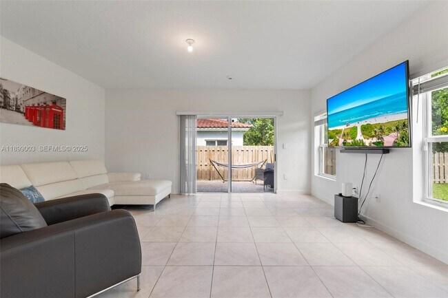 Building Photo - 377 NE 1st Ave