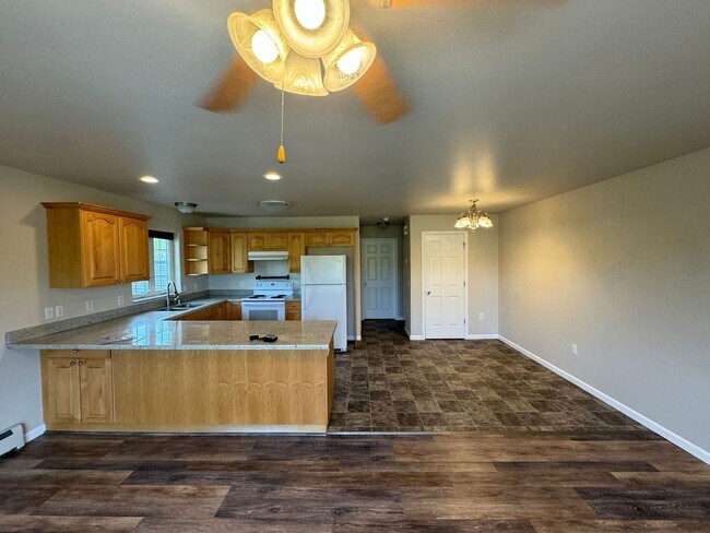 Building Photo - 8064 W Donna Marie Ln