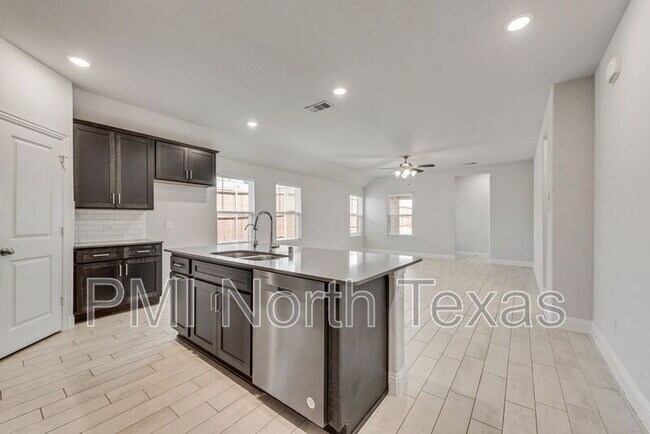 Building Photo - 512 Tartane Dr