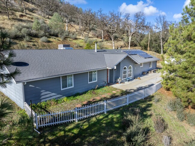 Building Photo - 36660 Serpa Canyon Rd