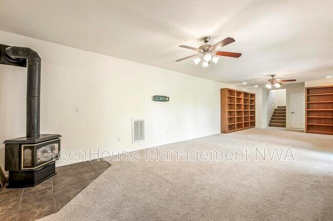Building Photo - 28 Latshaw Dr