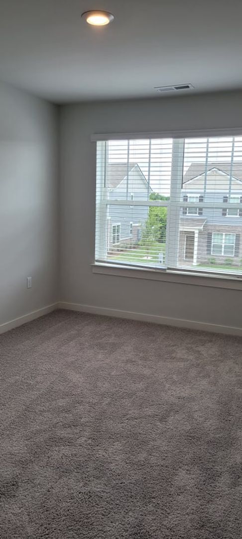 Building Photo - Brand New Townhome!