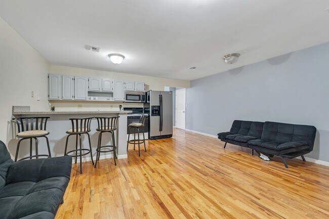 Building Photo - 4413 Park Ave