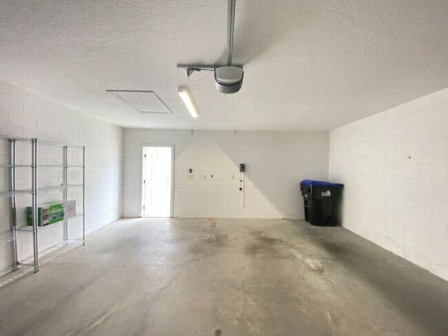 Building Photo - 8634 Danforth Dr