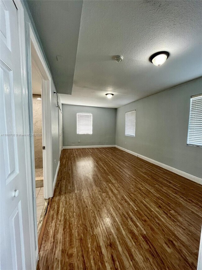 Building Photo - 4010 SW 112th Ave