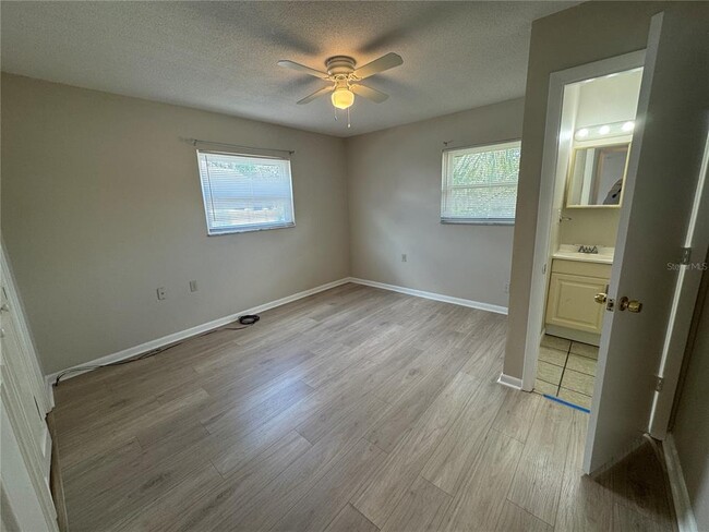 Building Photo - 32641 Lake Eustis Dr