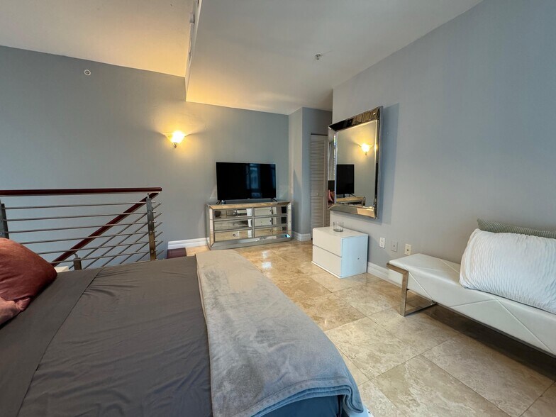 Building Photo - 41 SE 5th St