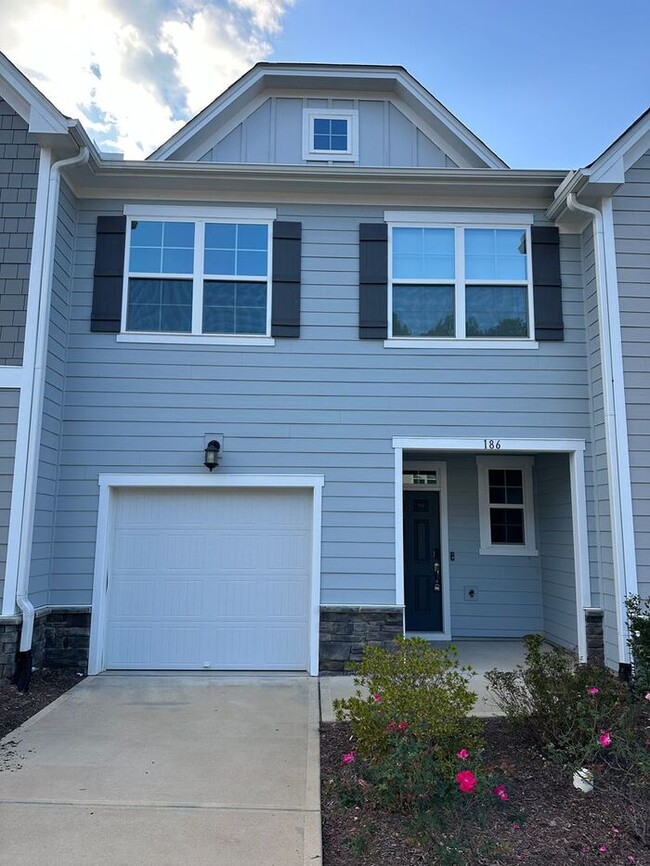 Building Photo - Like-New Townhouse in Holly Springs AVAILA...