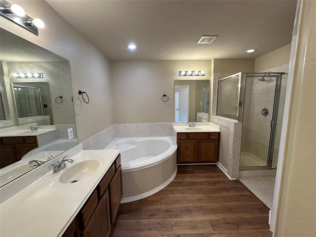 Building Photo - 2806 Silver Charm