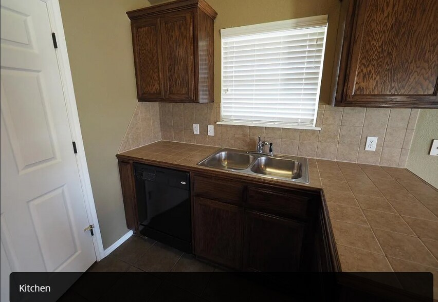 Building Photo - 233 Tecumseh Meadows Dr