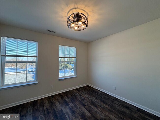 Building Photo - 142 Sills Ln