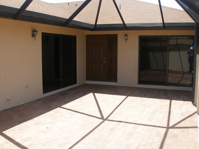 screened fenced patio - 115 Bent Arrow Dr