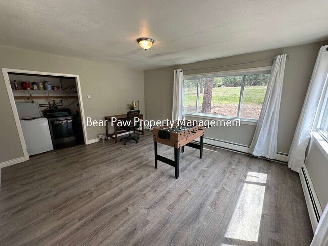 Building Photo - "Charming 3-Bedroom Retreat in Scenic Evergreen!