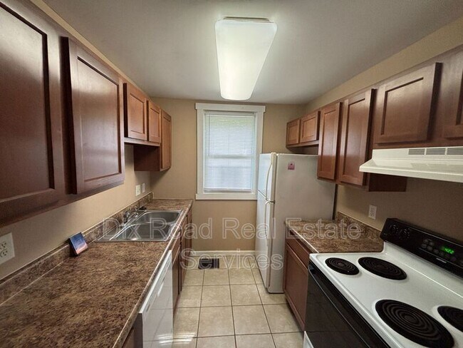 Building Photo - 411 Millikin St