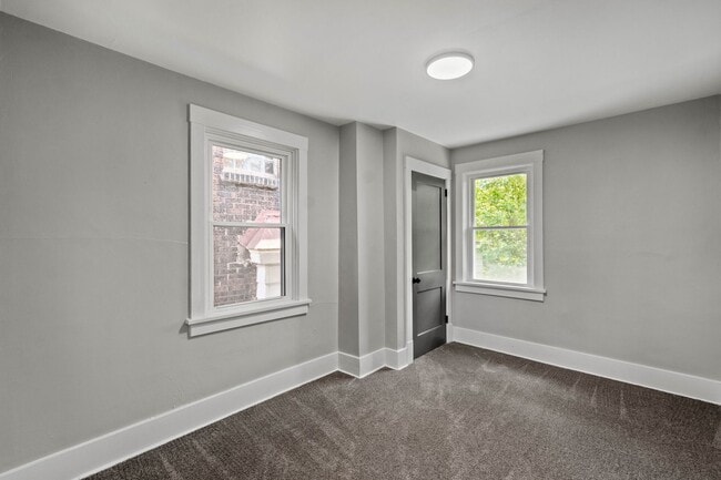Building Photo - Stunning 3 bedroom home in Carrick available August 15!