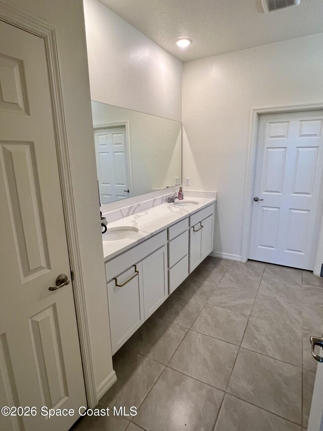 Building Photo - 1525 Criswell Ln SE