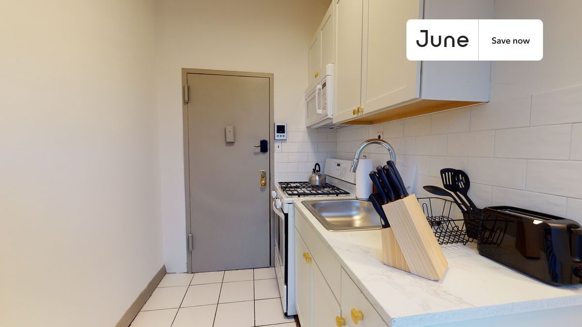 Building Photo - 824 9th Ave