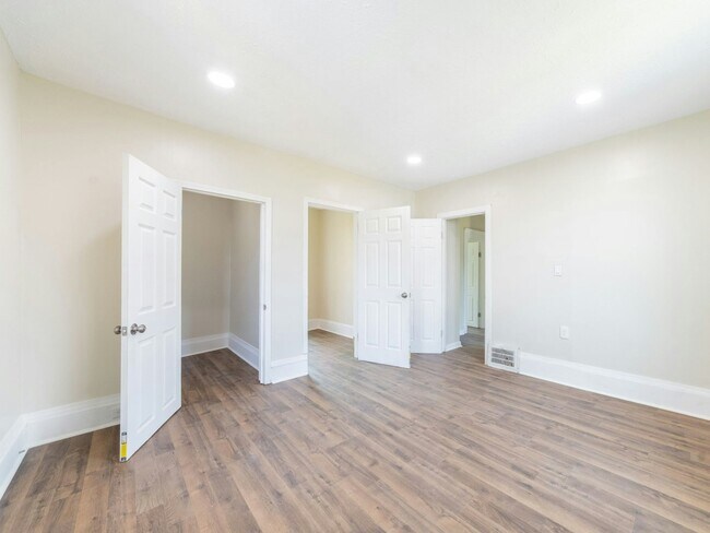 Building Photo - 6709 Lawn Ave