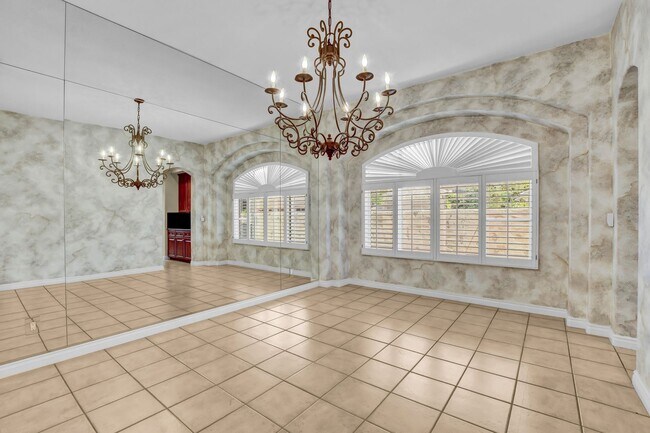 Building Photo - Single Story in Country Club Hills!