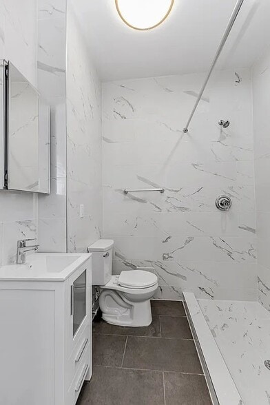 Building Photo - 331 W 16th St