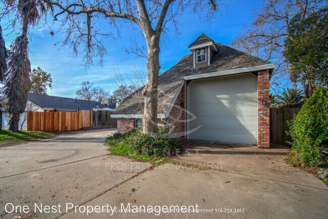 Building Photo - 3 br, 2.5 bath House - 4947 Hemlock Street