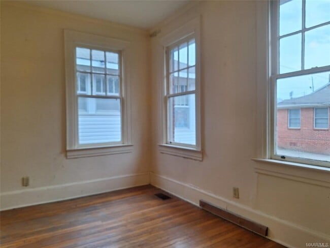 Building Photo - 2154 Madison Ave