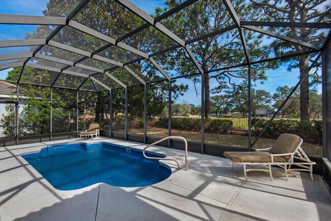 Building Photo - Shalimar Location with a Pool