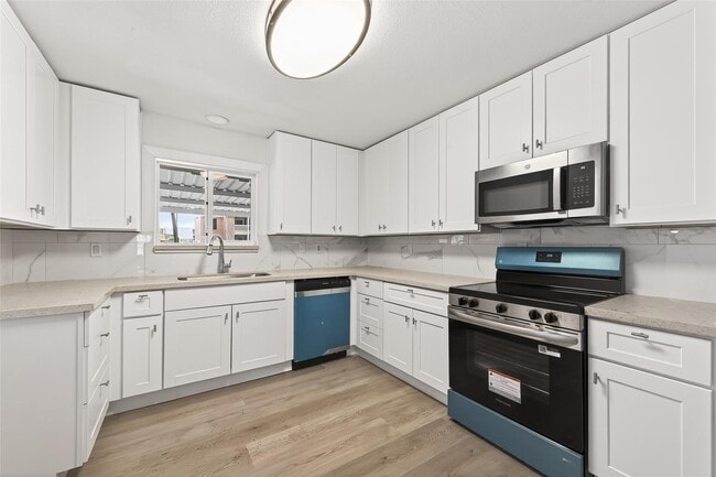 Building Photo - 815 Brooks Ave